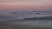 Häuser über dem Nebel